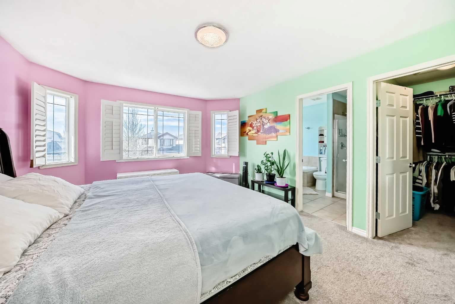 44 Canoe Square SW