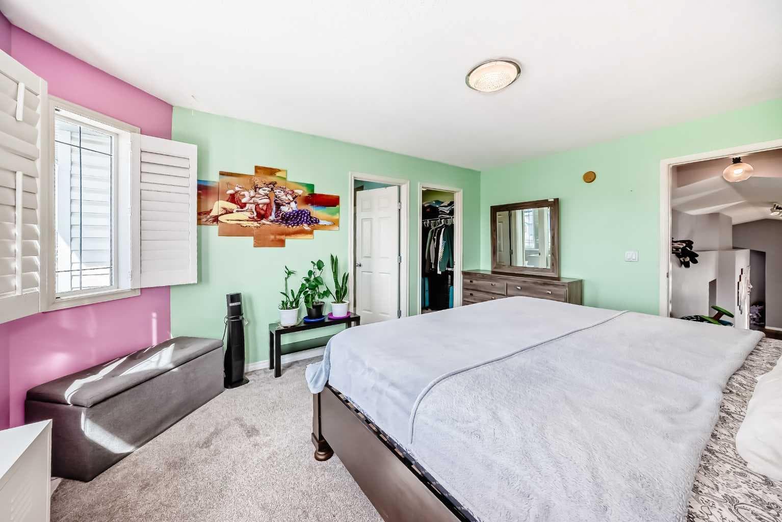 44 Canoe Square SW
