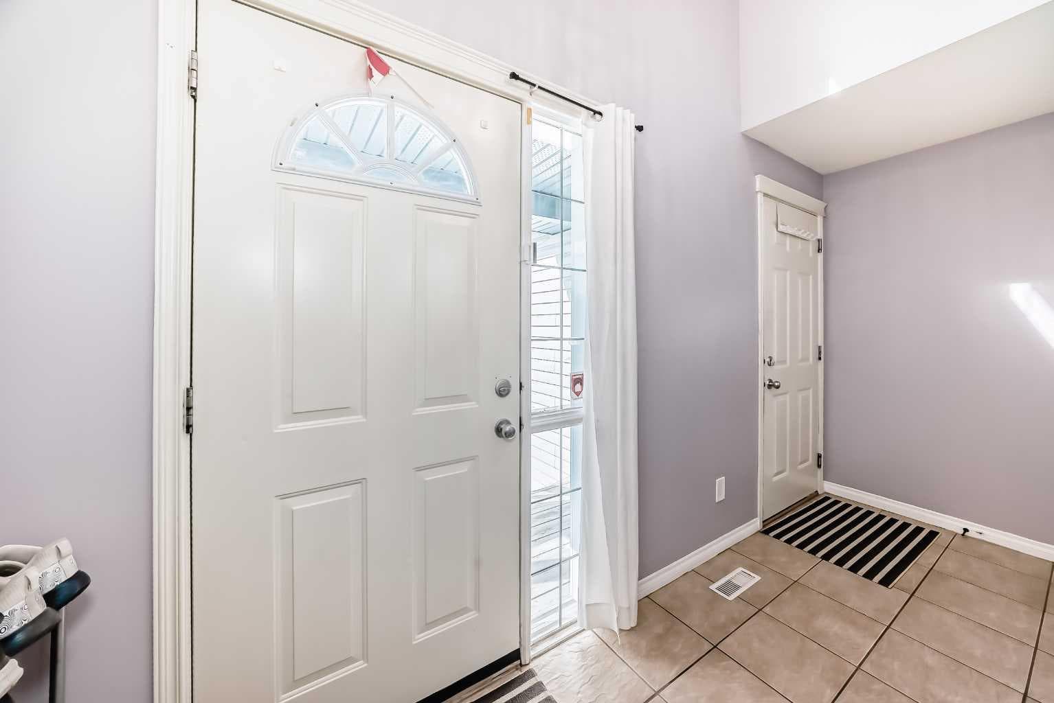 44 Canoe Square SW