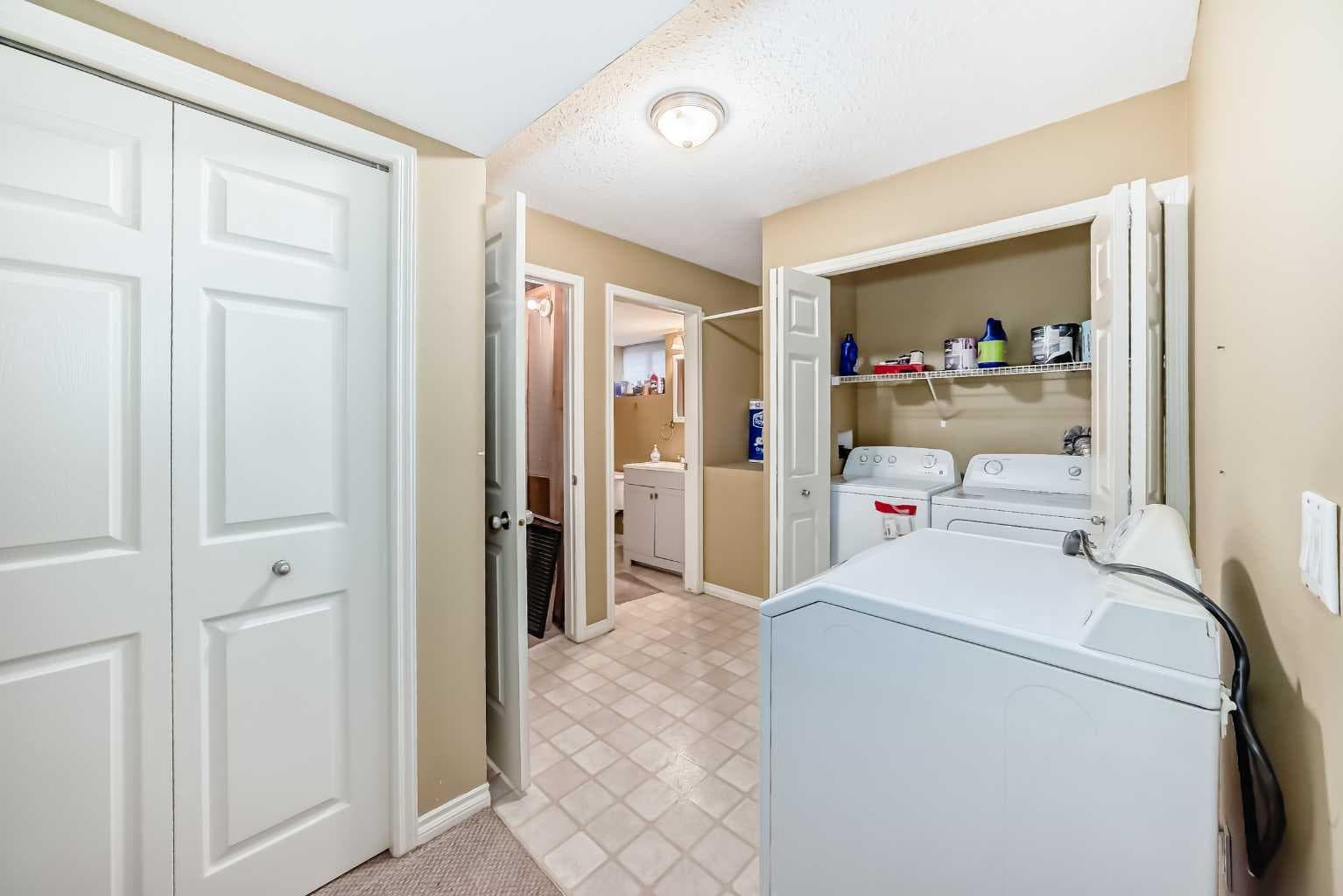 44 Canoe Square SW