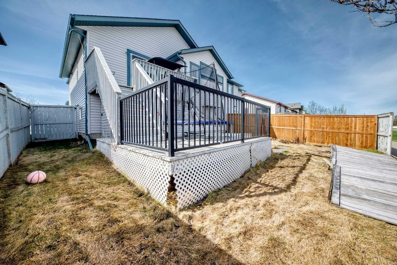 44 Canoe Square SW