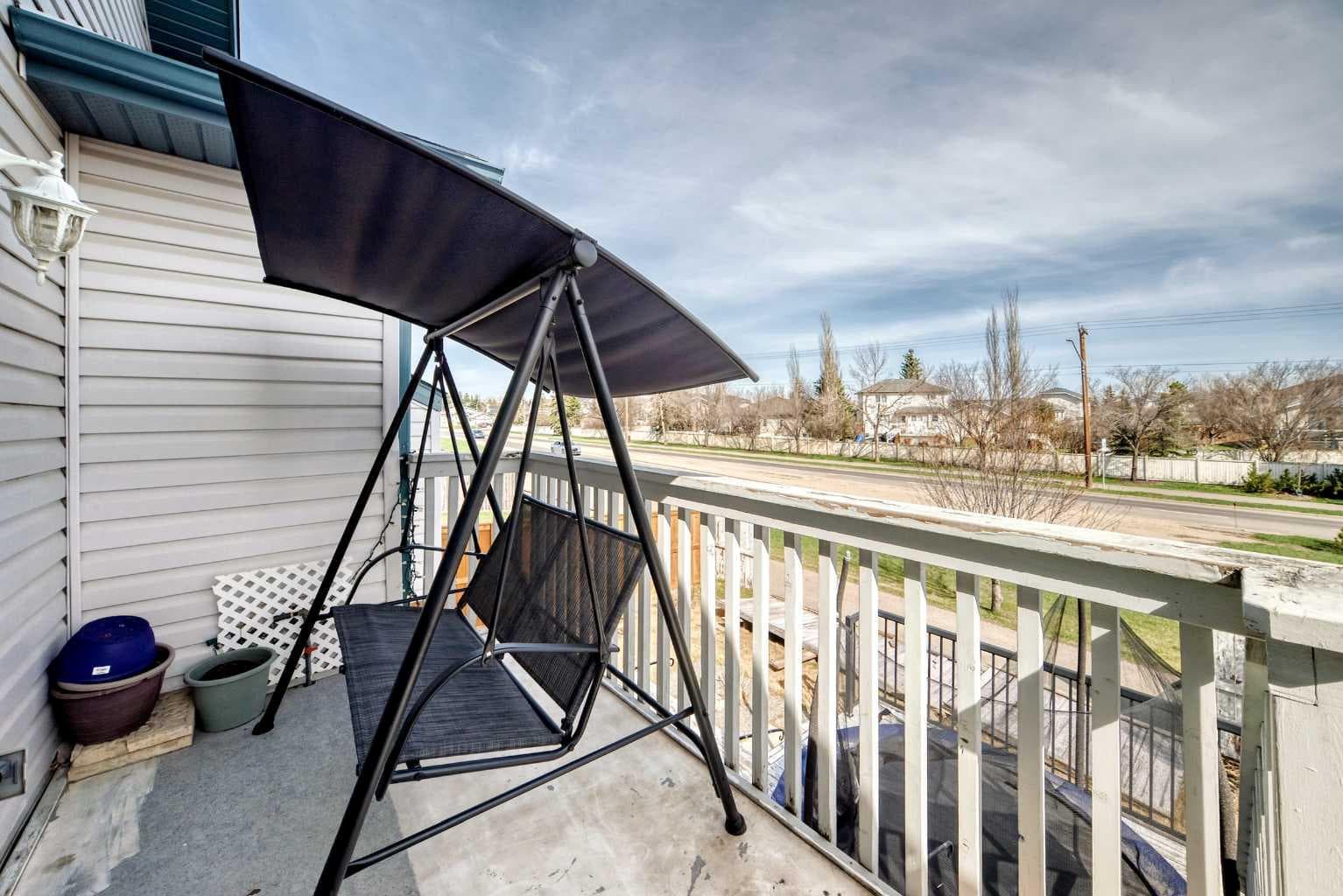 44 Canoe Square SW