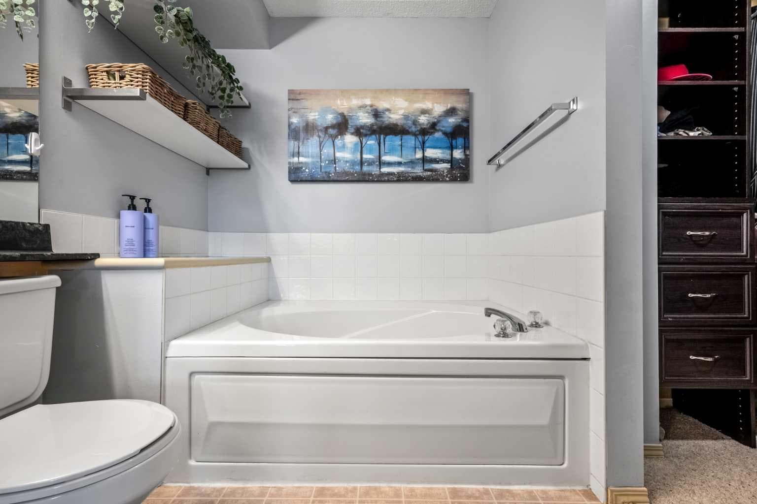 163 West Lakeview Passage 