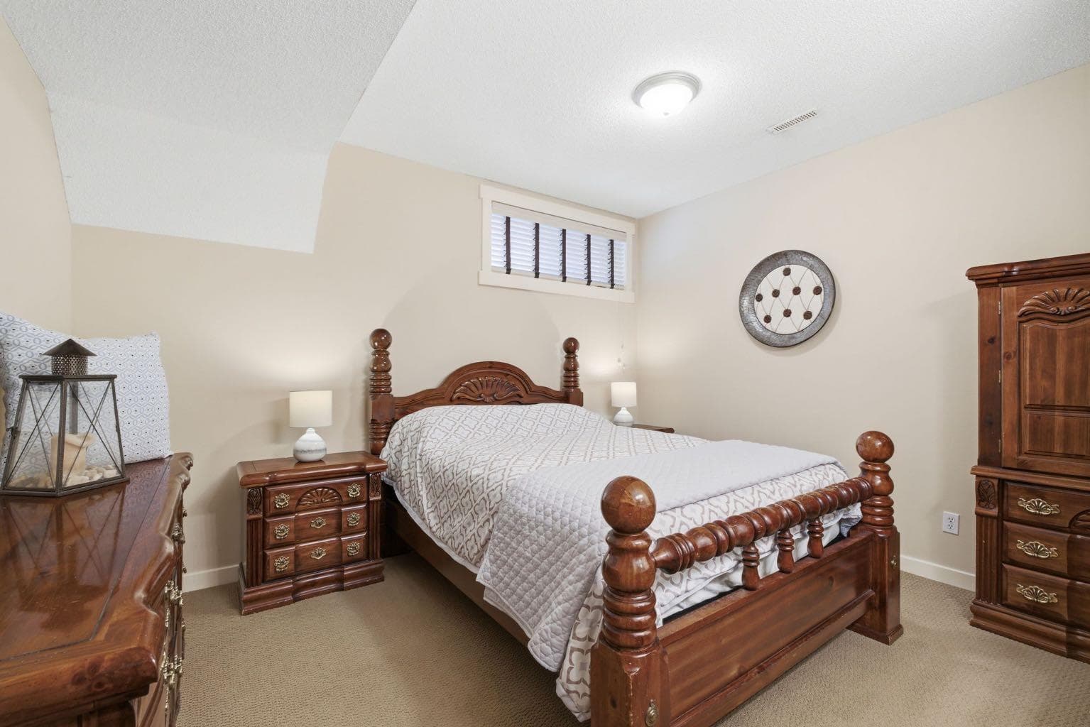 31 Chapala Close SE