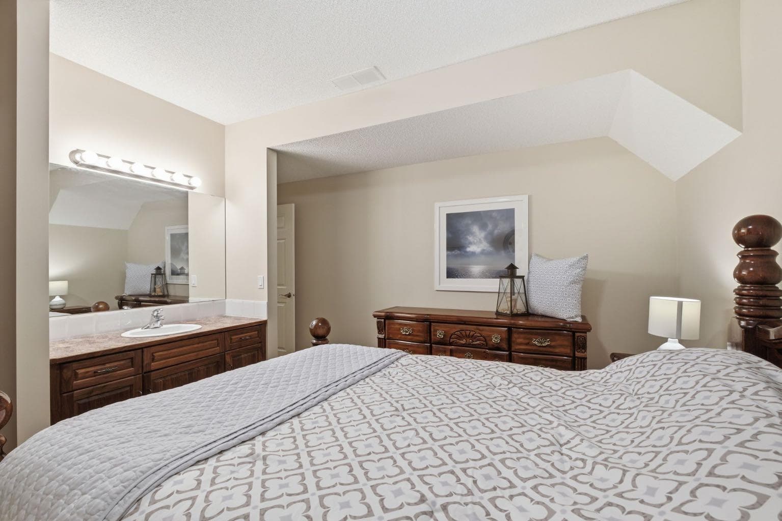 31 Chapala Close SE