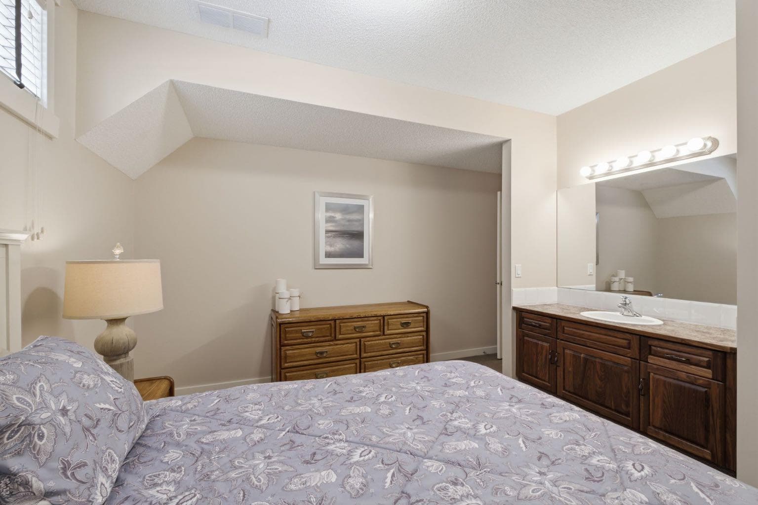 31 Chapala Close SE