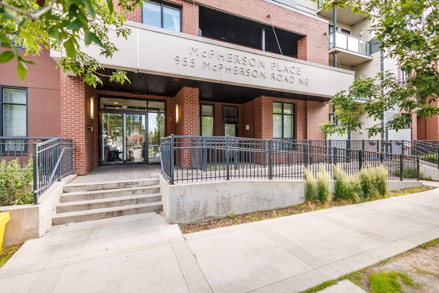 221, 955 MCPHERSON Road NE
