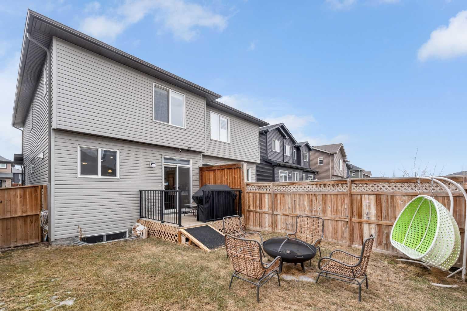 92 Legacy Glen Street SE