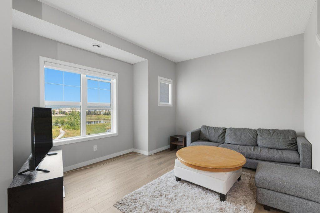 709, 250 Fireside View 