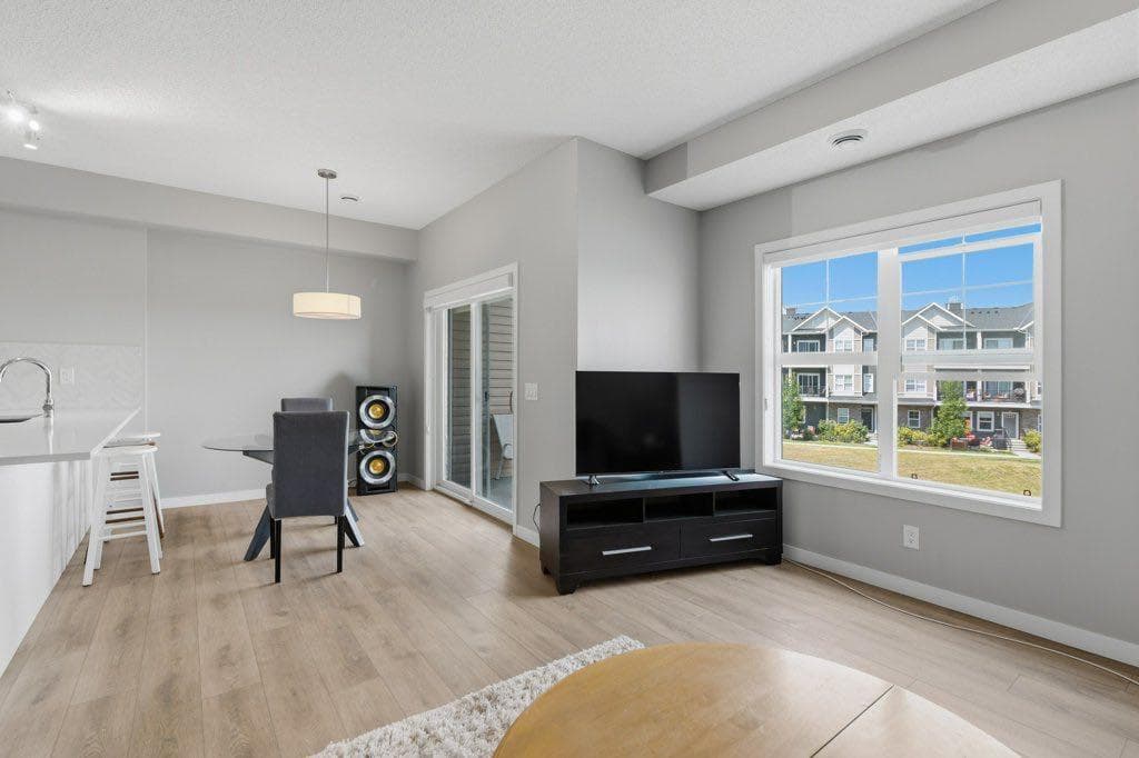 709, 250 Fireside View 