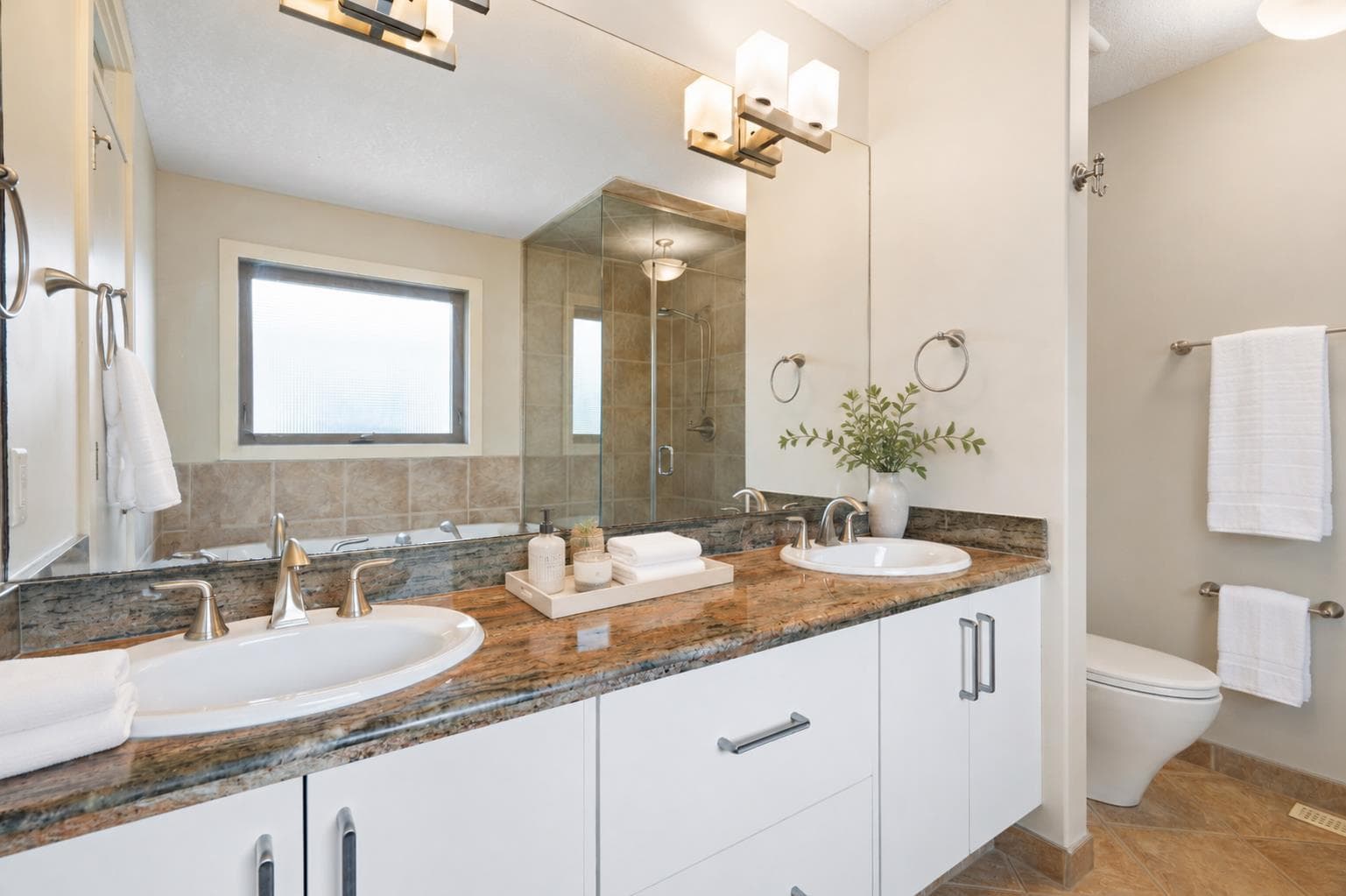 448 25 Avenue NW