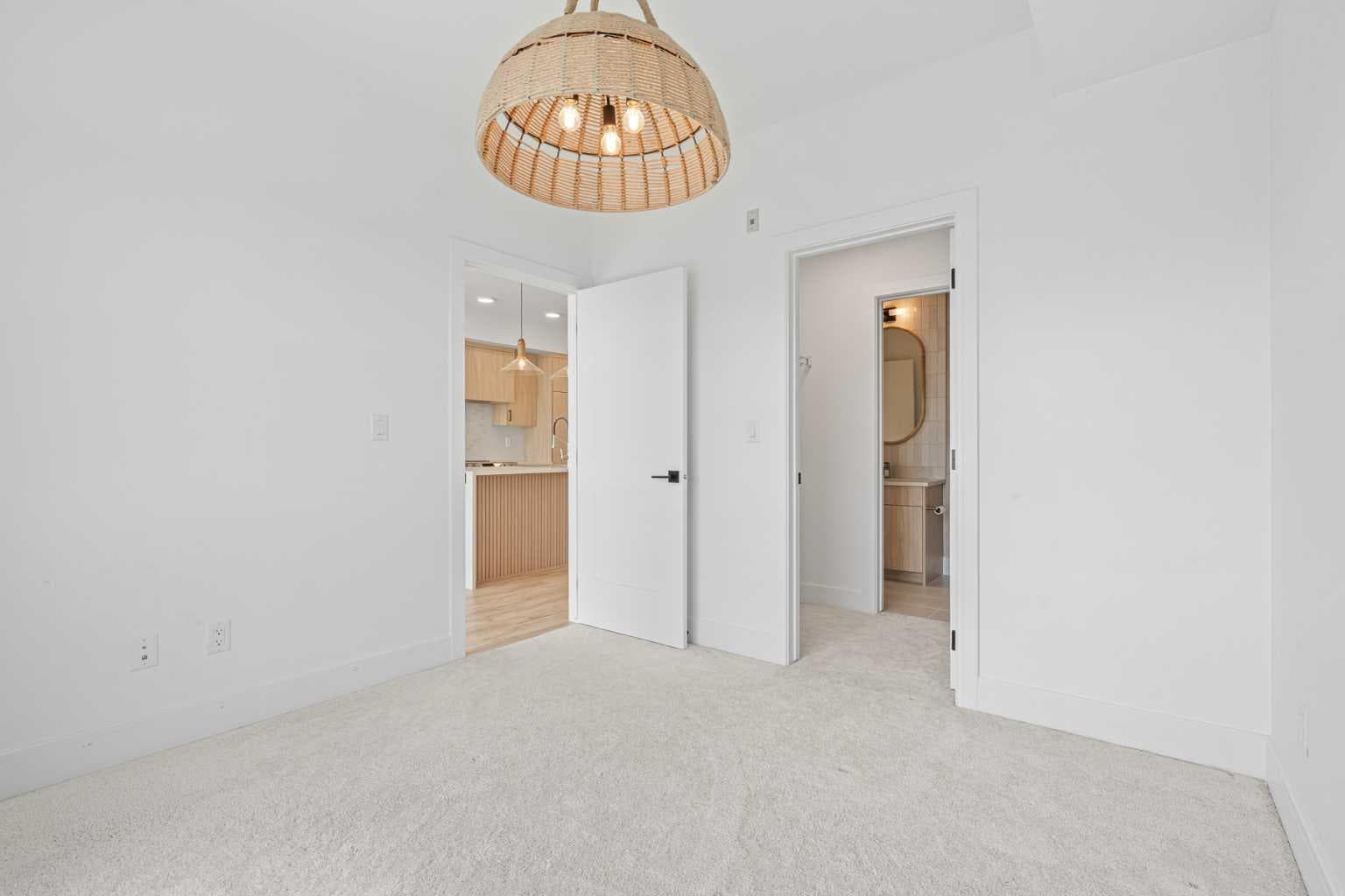 311, 370 Dieppe Drive SW