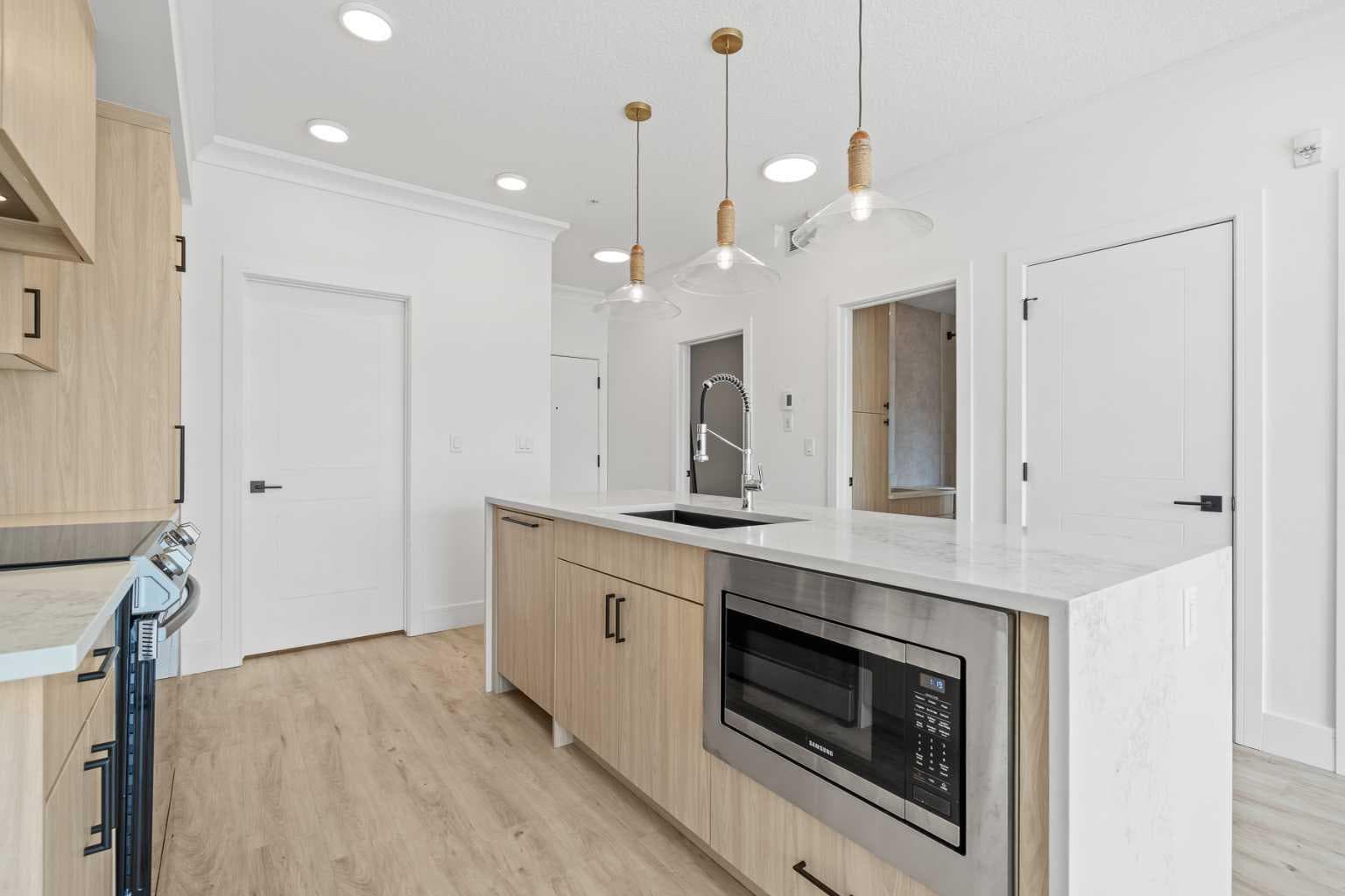 311, 370 Dieppe Drive SW