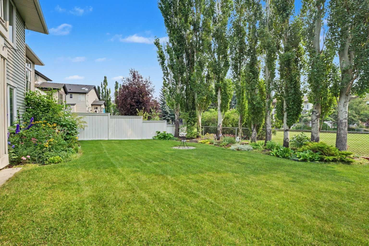 915 Coopers Drive SW
