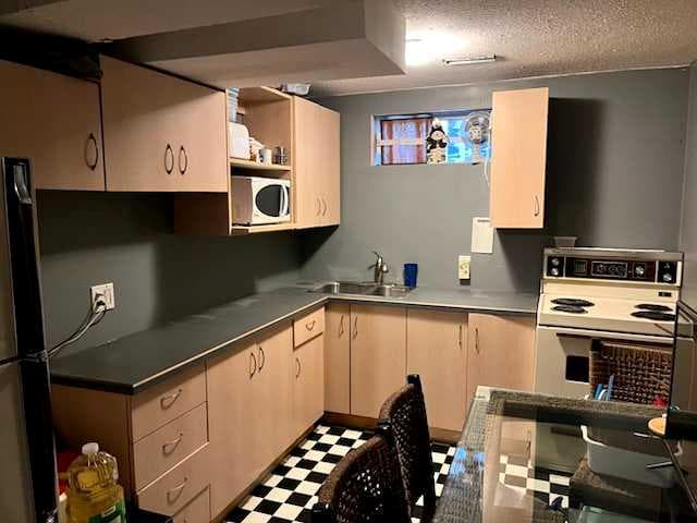 115 Maunsell Close NE