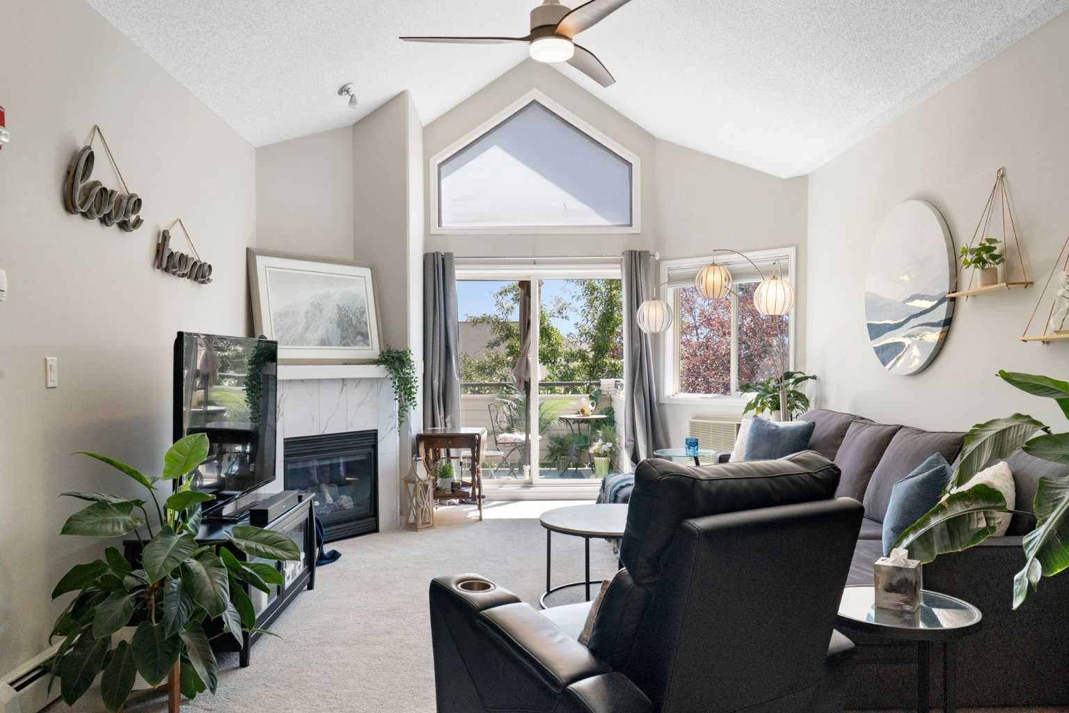 1301, 7451 Springbank Boulevard SW