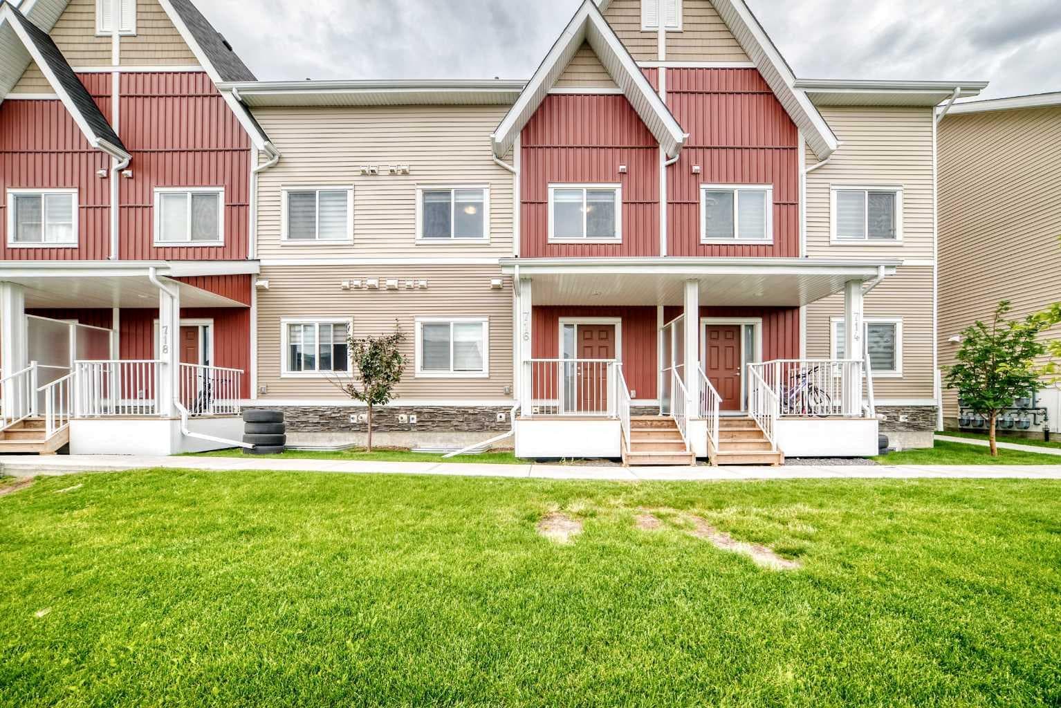 716, 32 Red Embers Parade NE
