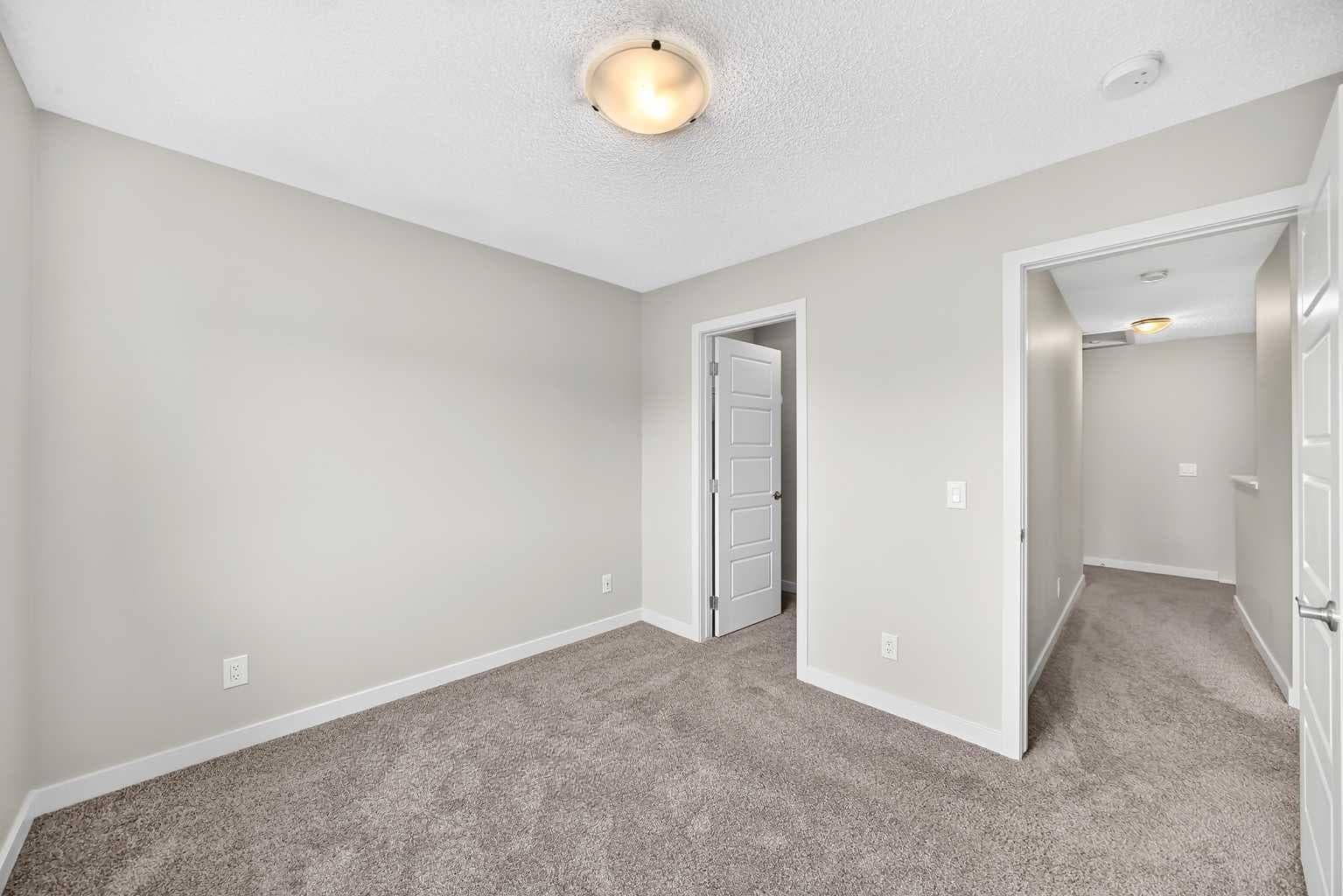 716, 32 Red Embers Parade NE