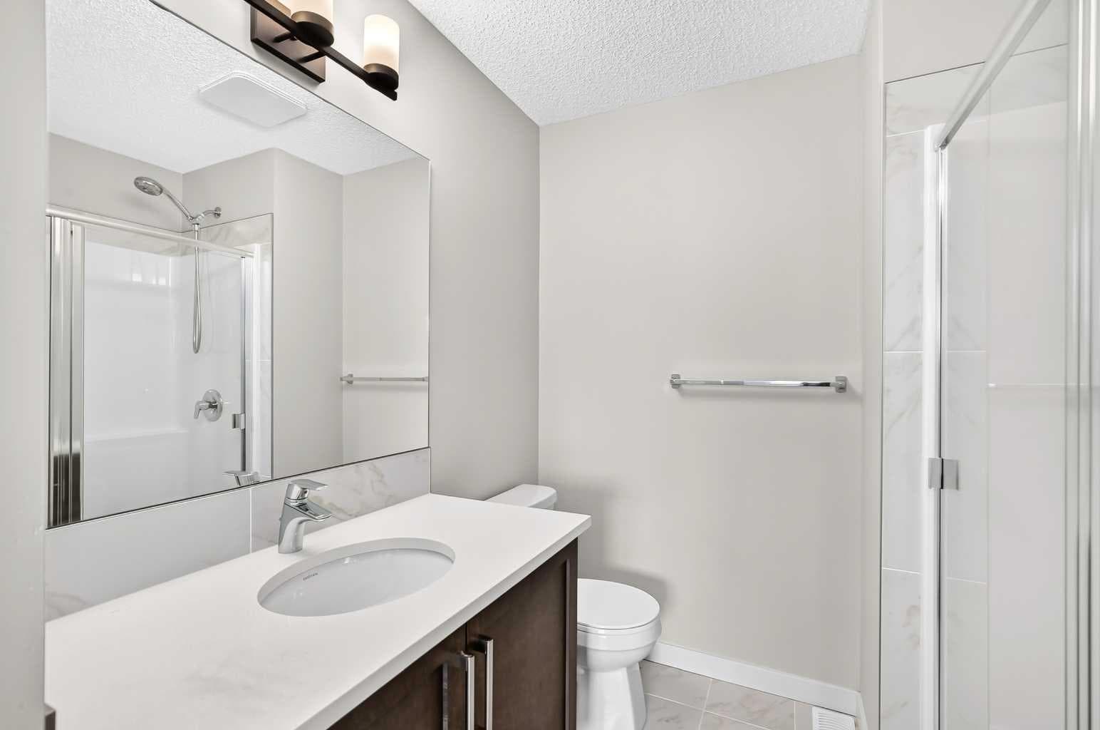 716, 32 Red Embers Parade NE