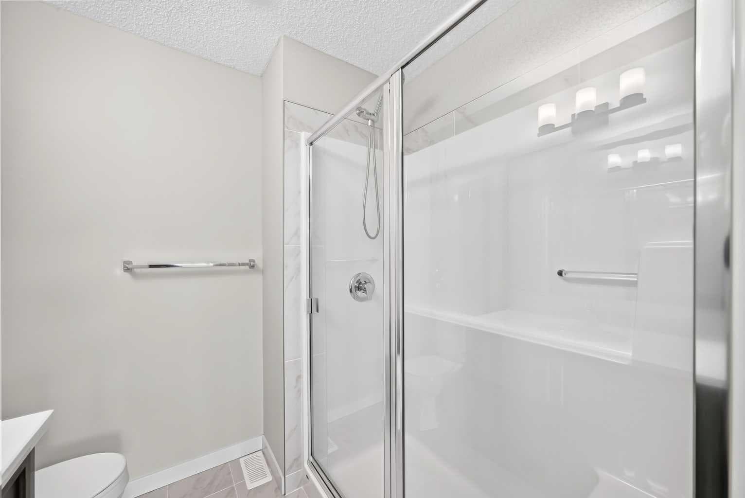 716, 32 Red Embers Parade NE