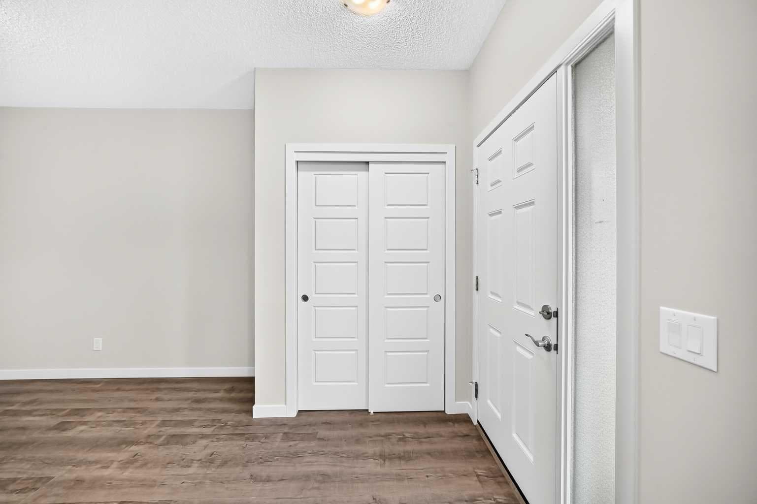 716, 32 Red Embers Parade NE