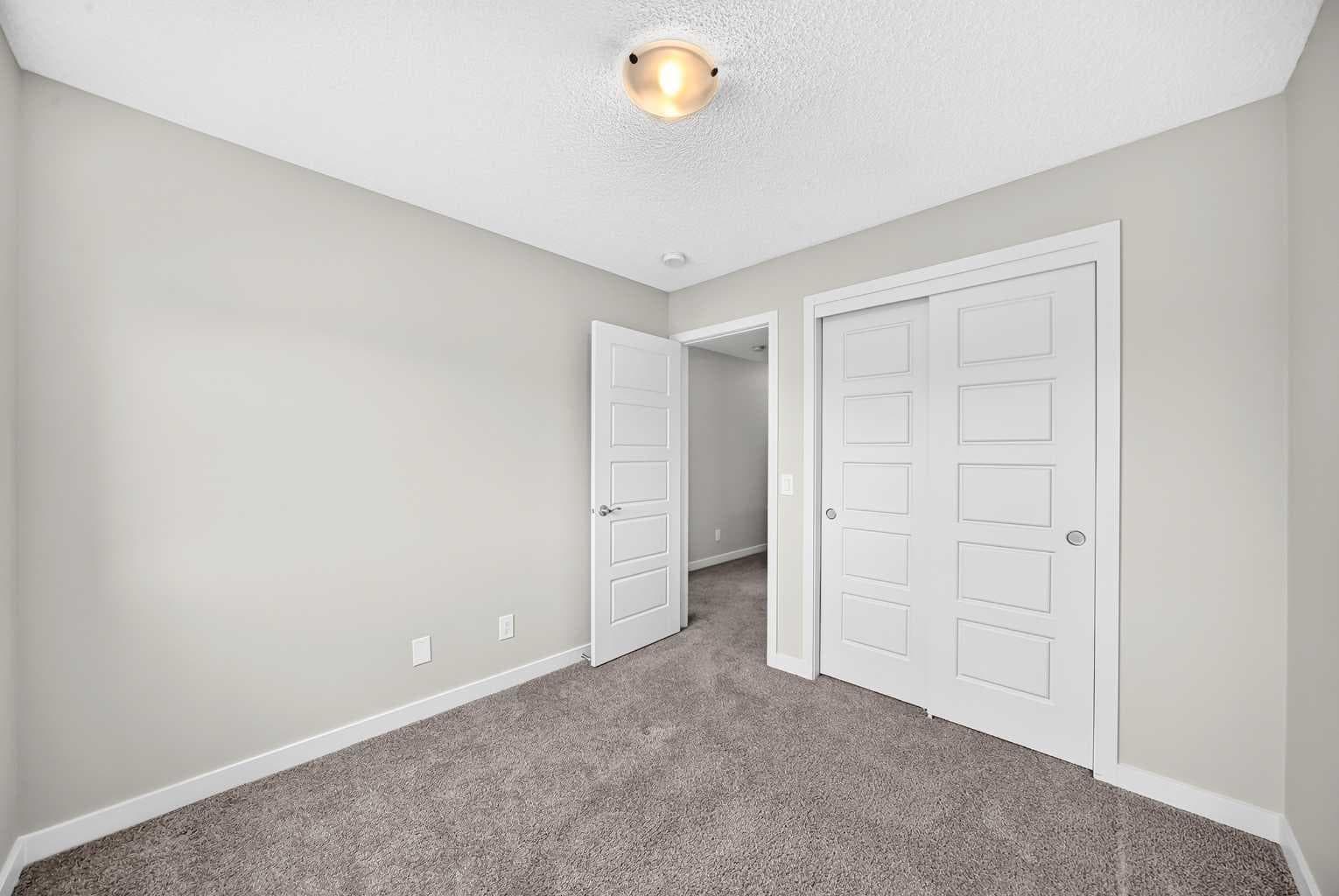 716, 32 Red Embers Parade NE