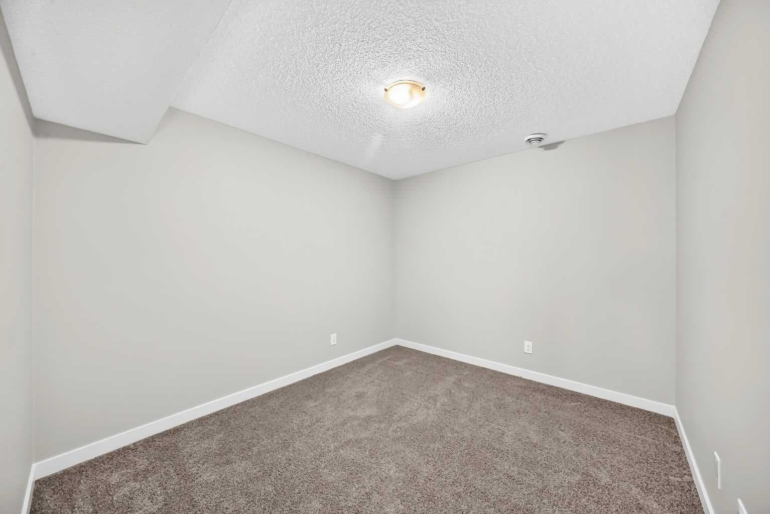 716, 32 Red Embers Parade NE