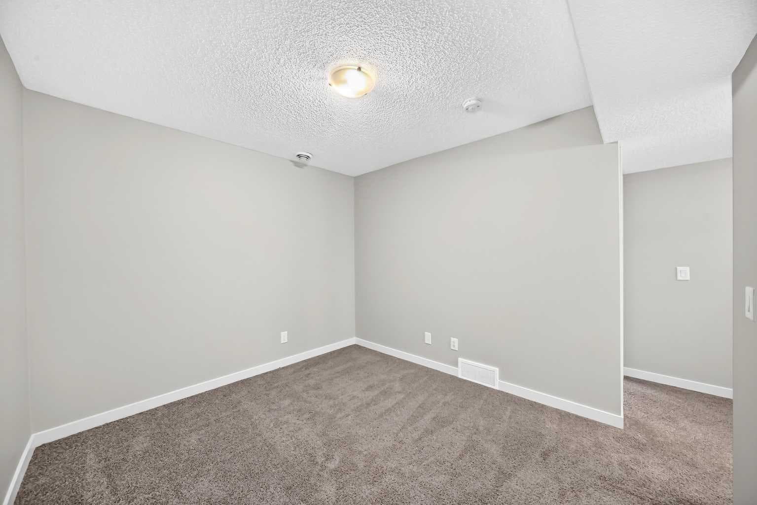 716, 32 Red Embers Parade NE