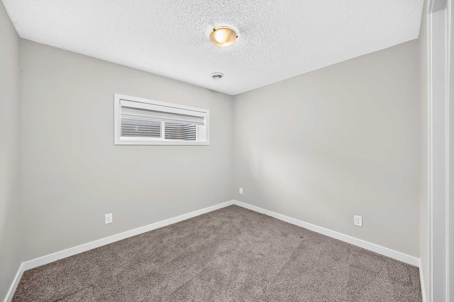 716, 32 Red Embers Parade NE