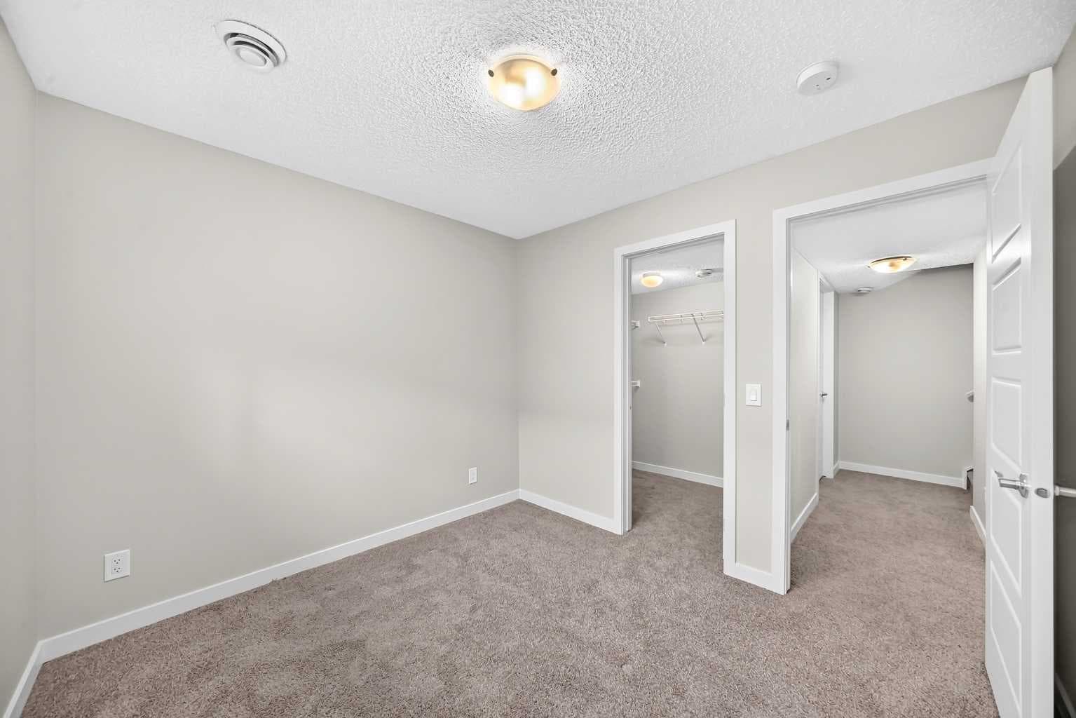 716, 32 Red Embers Parade NE