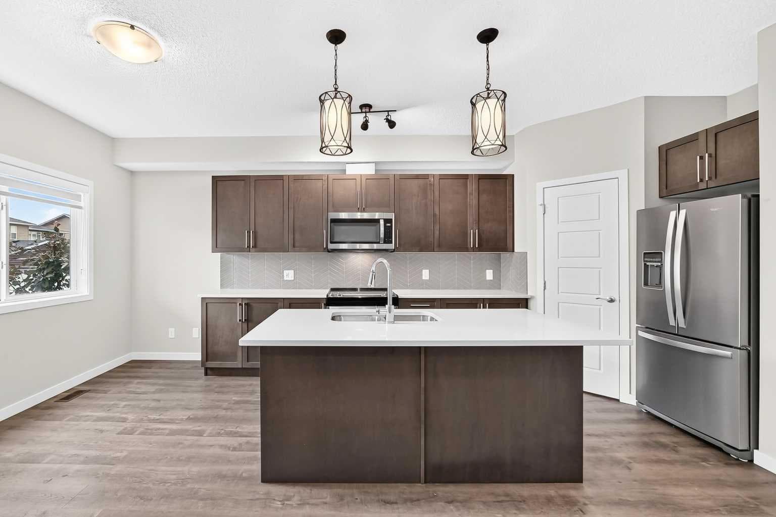 716, 32 Red Embers Parade NE