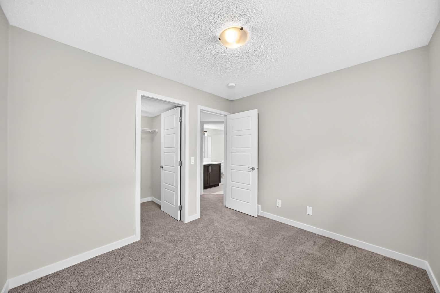 716, 32 Red Embers Parade NE