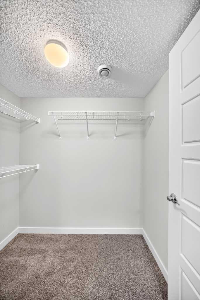 716, 32 Red Embers Parade NE