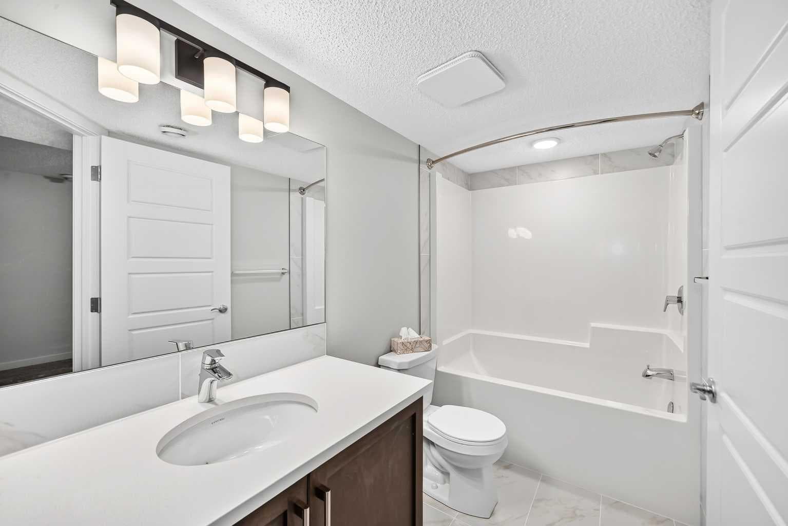 716, 32 Red Embers Parade NE