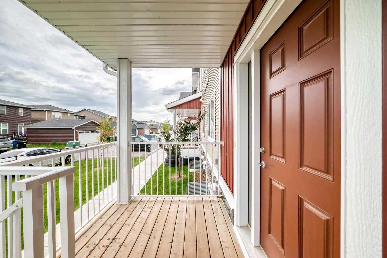 716, 32 Red Embers Parade NE