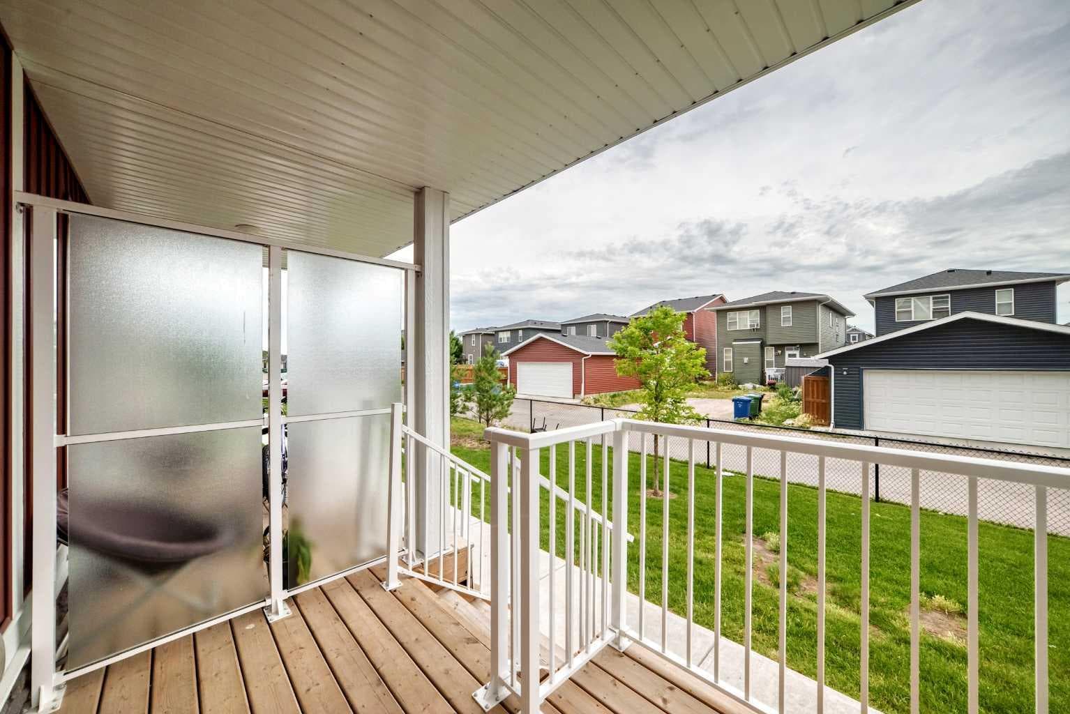 716, 32 Red Embers Parade NE