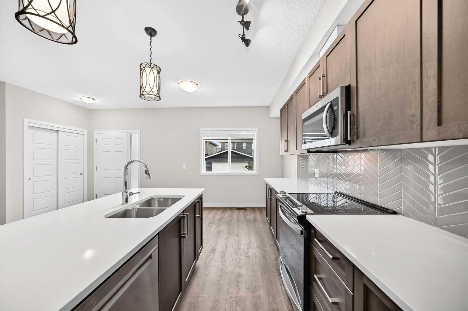 716, 32 Red Embers Parade NE