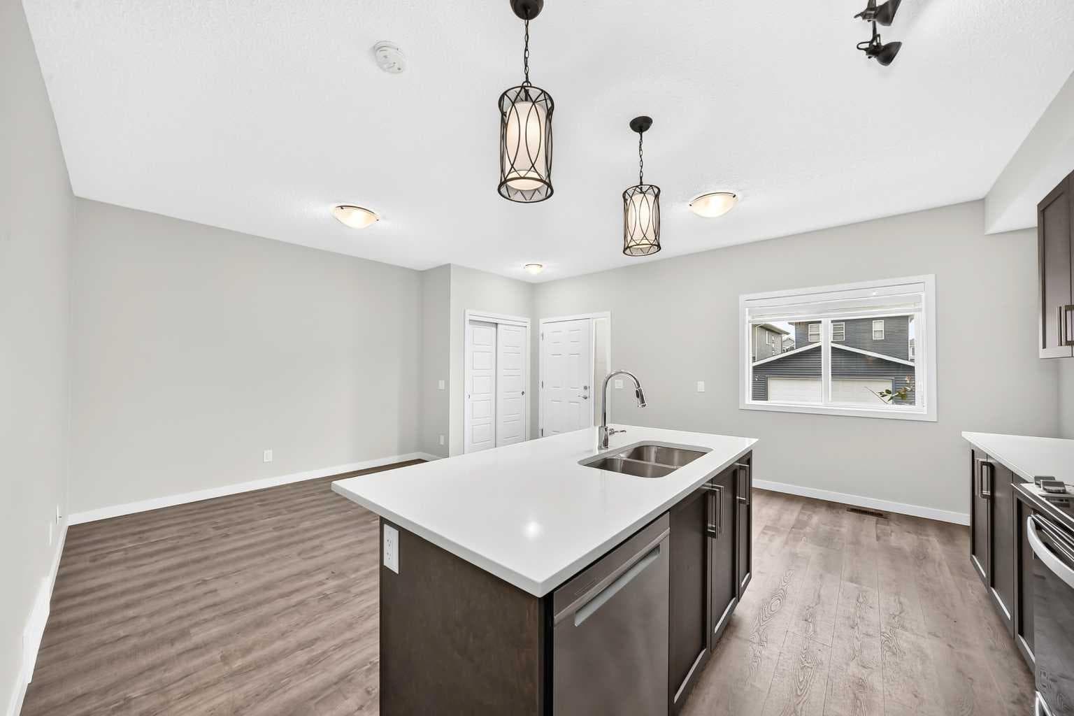 716, 32 Red Embers Parade NE