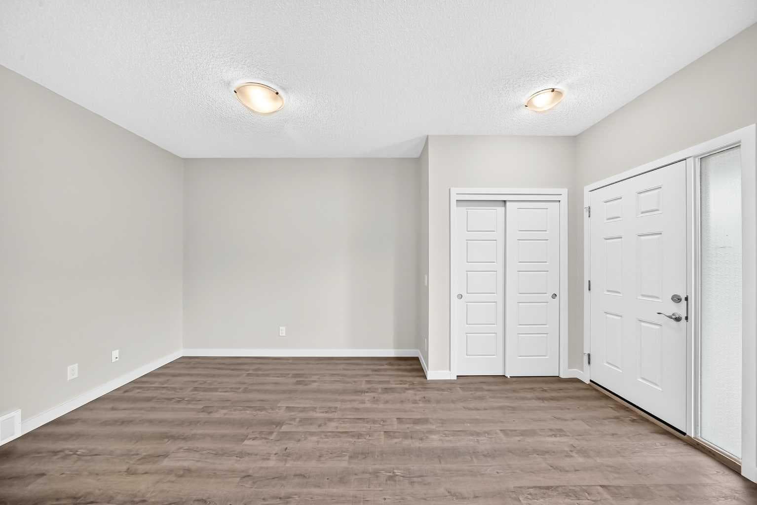 716, 32 Red Embers Parade NE