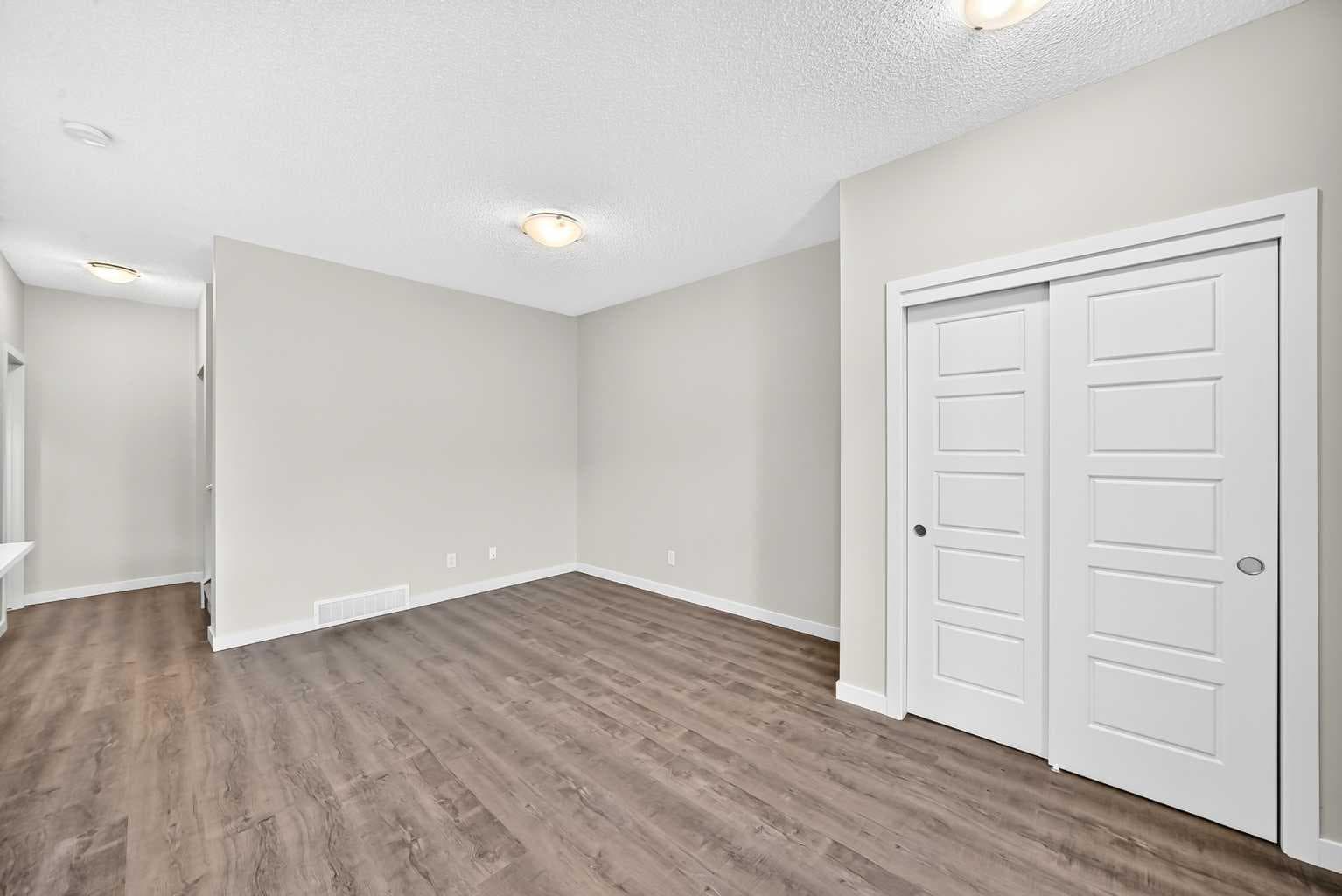 716, 32 Red Embers Parade NE
