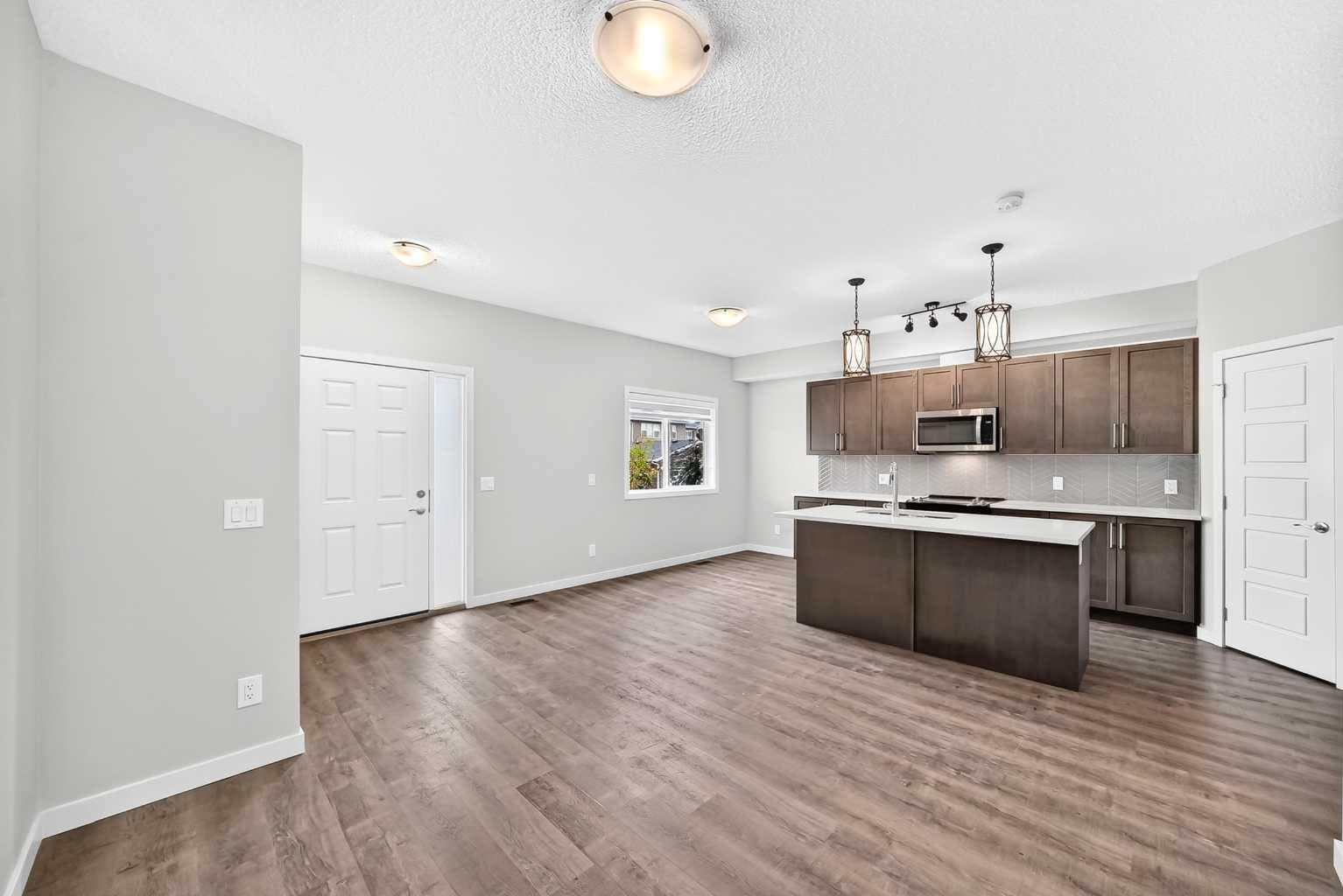 716, 32 Red Embers Parade NE