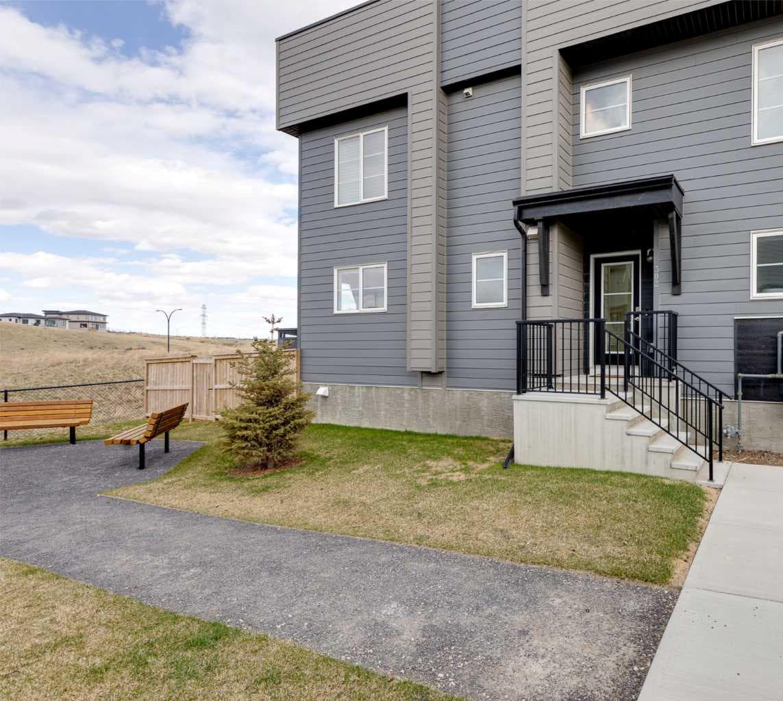 302, 260 Rowley Way NW