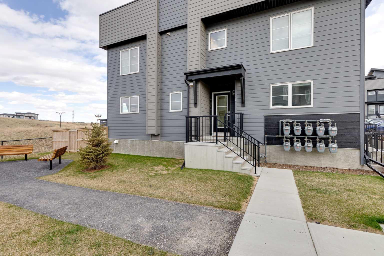 302, 260 Rowley Way NW