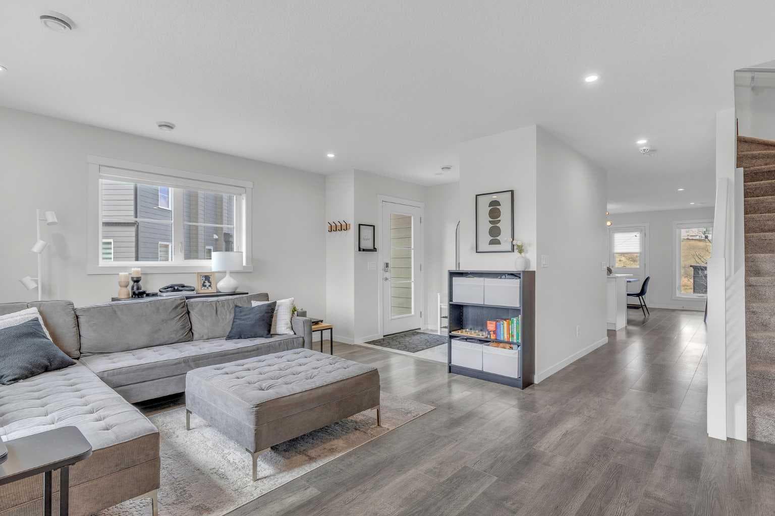 302, 260 Rowley Way NW