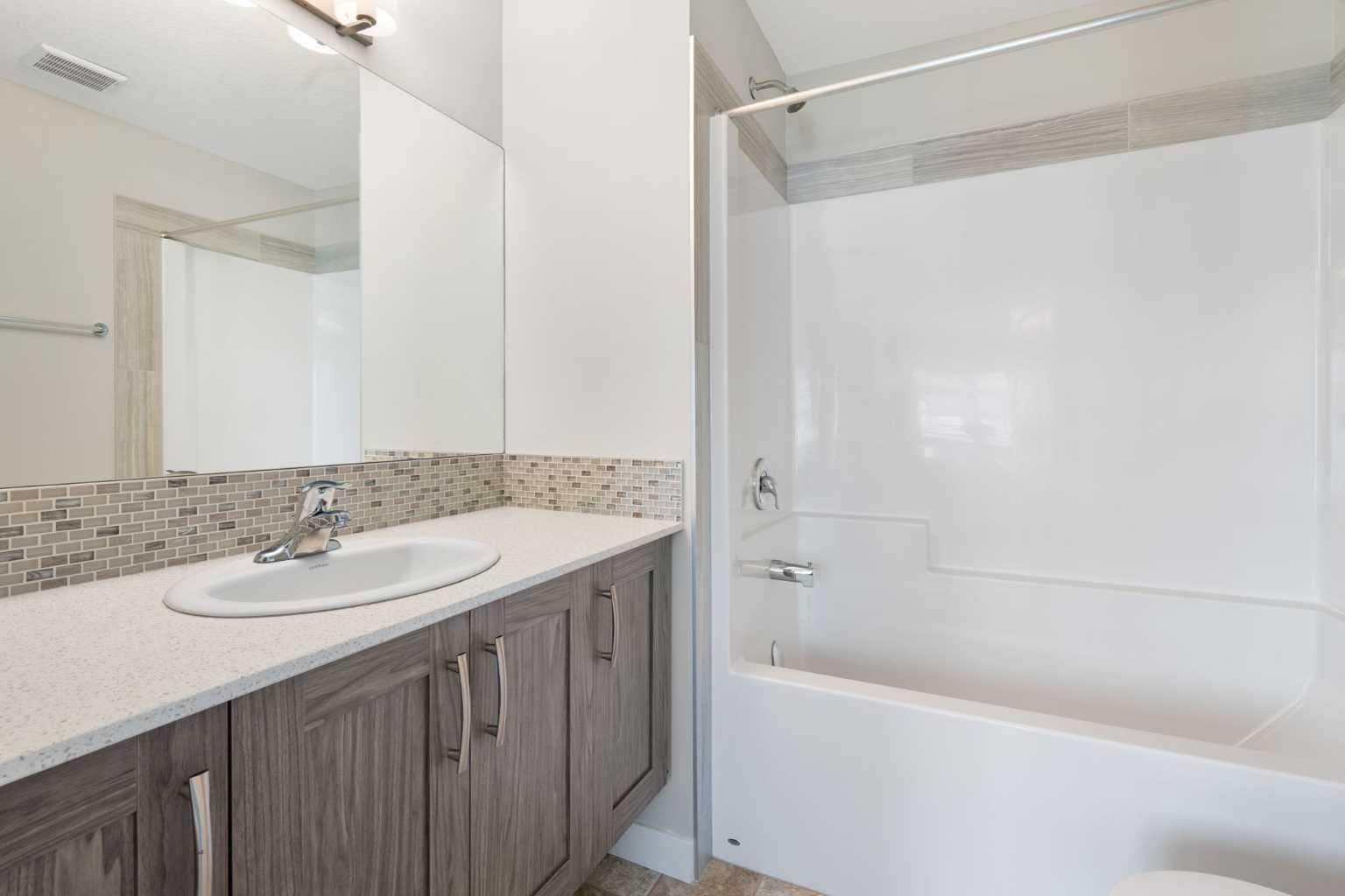 28, 138 Seton Passage SE
