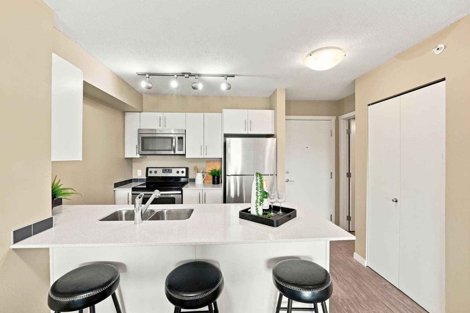 3407, 181 Skyview Ranch Manor NE
