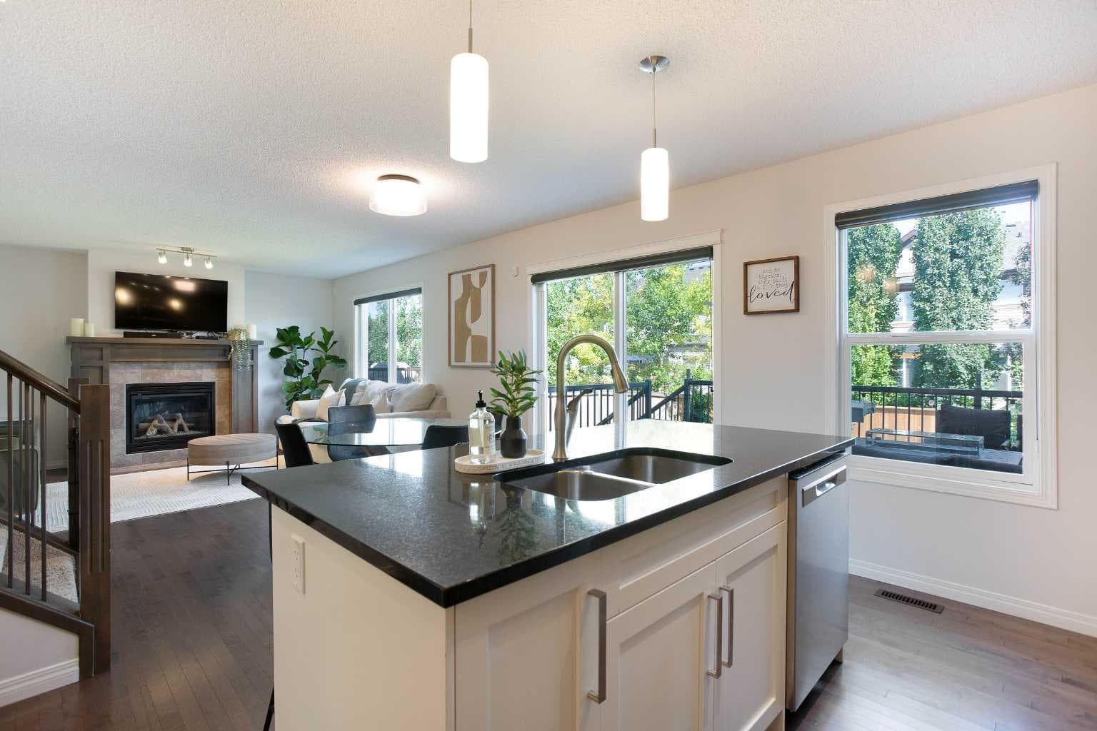 2363 Baywater Crescent SW
