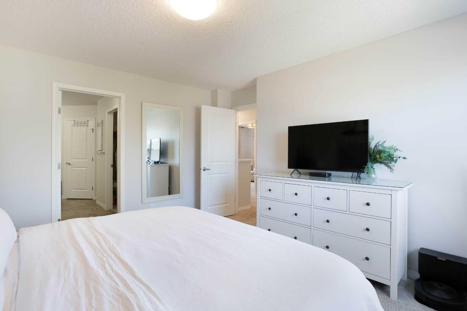 2363 Baywater Crescent SW