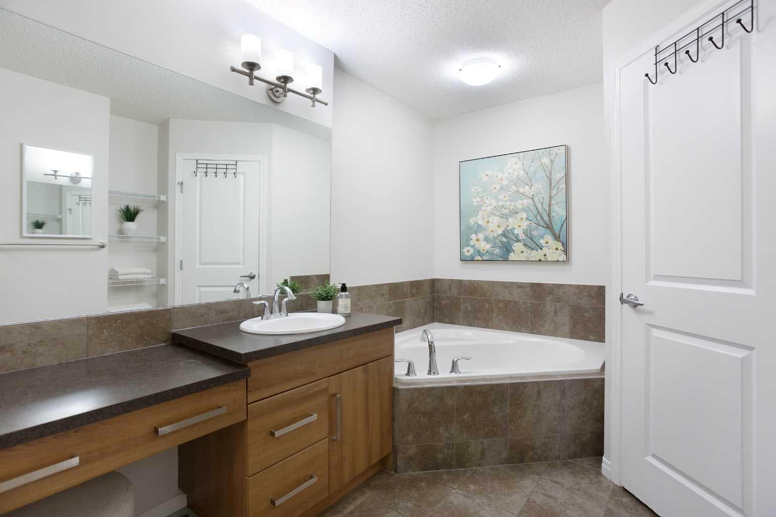 2363 Baywater Crescent SW