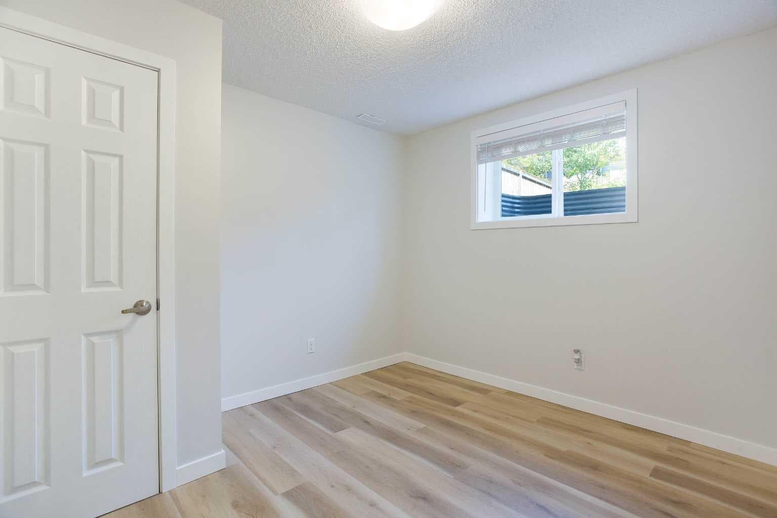 2363 Baywater Crescent SW